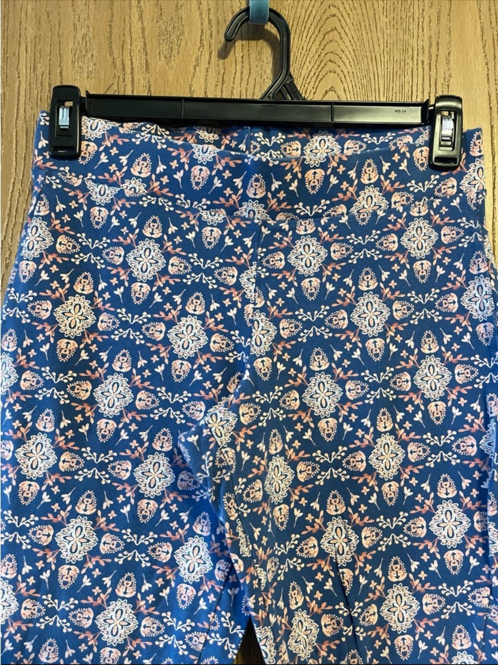Torrid Leggings Size 1 Blue & Coral Medallion Print